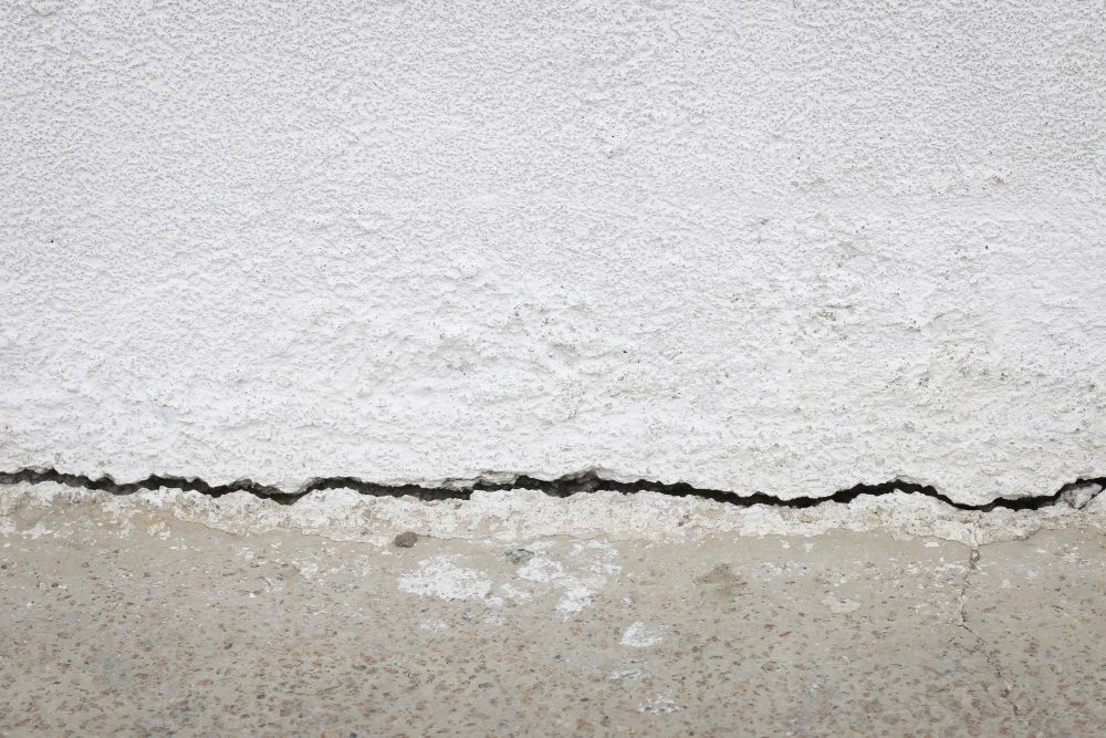 Can You Repair Foundation Cracks When It is Wet?